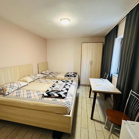 Urban Life Tirana- Economy Rooms Bagian luar foto