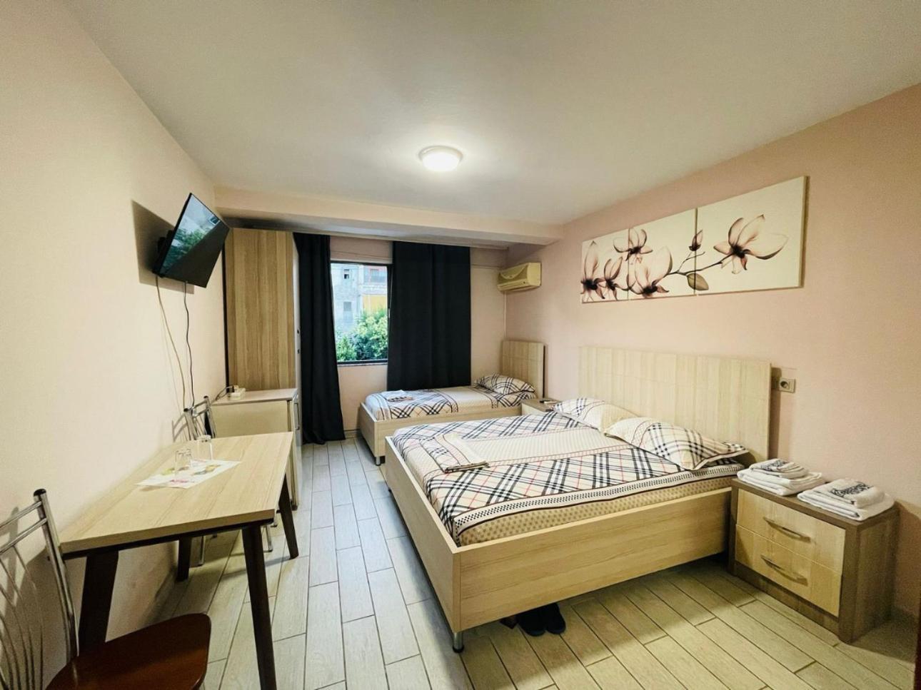 Urban Life Tirana- Economy Rooms Bagian luar foto