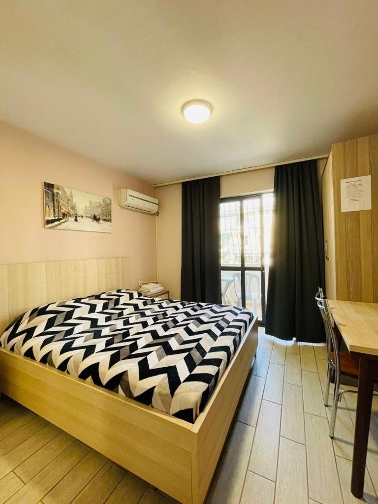 Urban Life Tirana- Economy Rooms Bagian luar foto